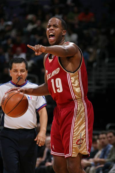 并延伸到球 并延伸到球