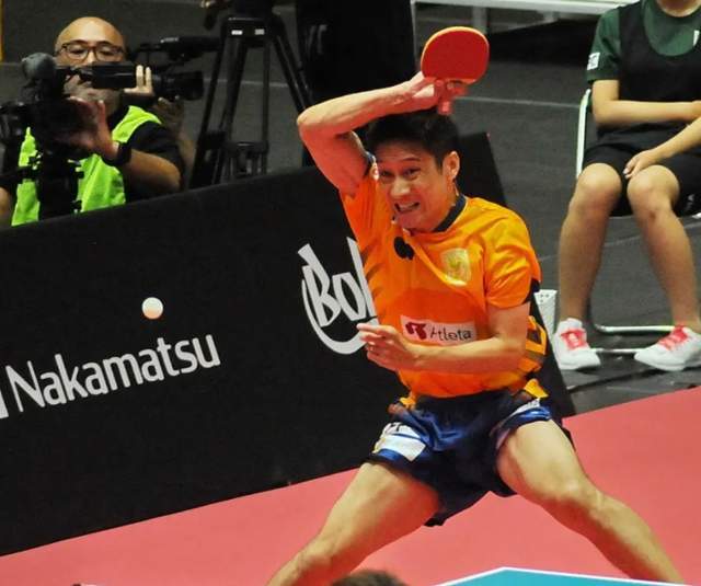 国服《帝国神话》是兄弟就一起：吃饭！睡觉！打群架！